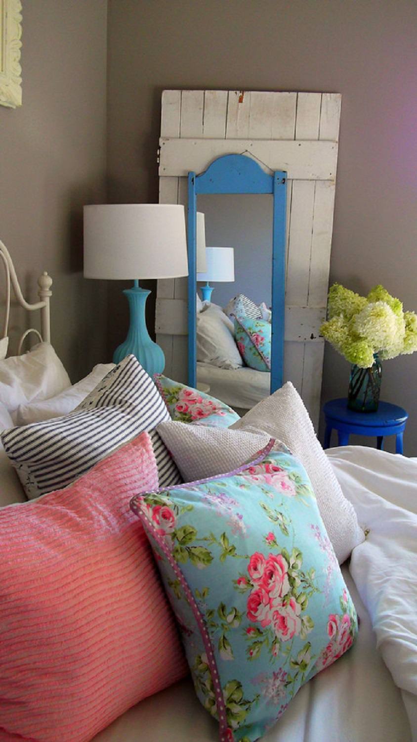 Vintage Bedroom Decorating Ideas and Photos