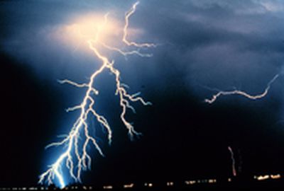 6 Things You Should Never Do During A Lightning Storm