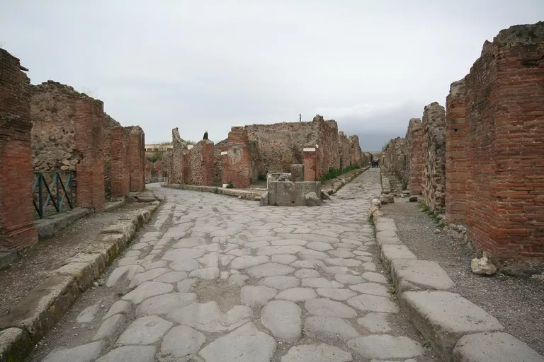 Pompeii Street Split
