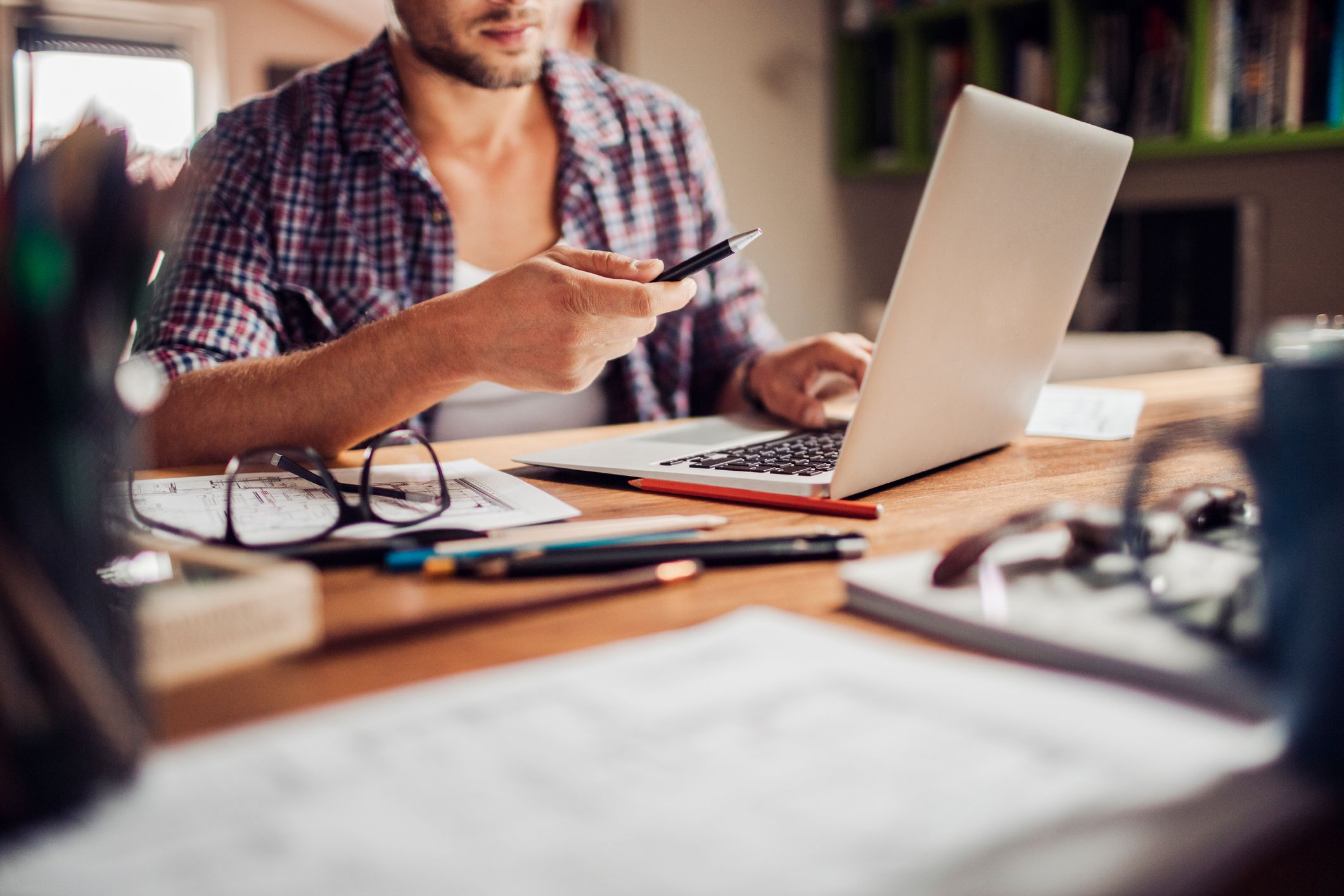 Man-working-on-computer-GettyImages-625381554-5863d2c33df78ce2c3aa781a.jpg