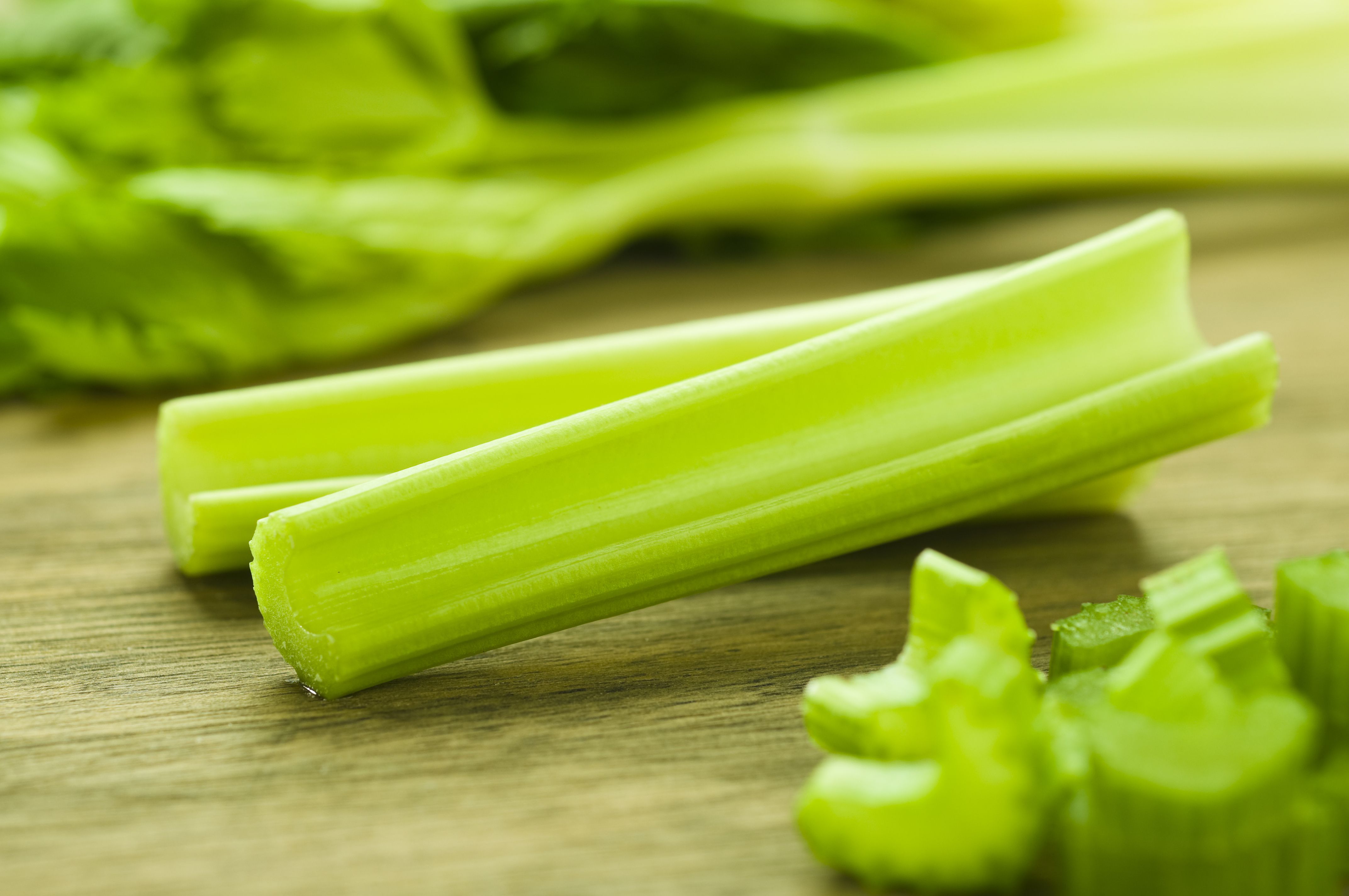 raw-food-celery-and-raisin-salad-recipe