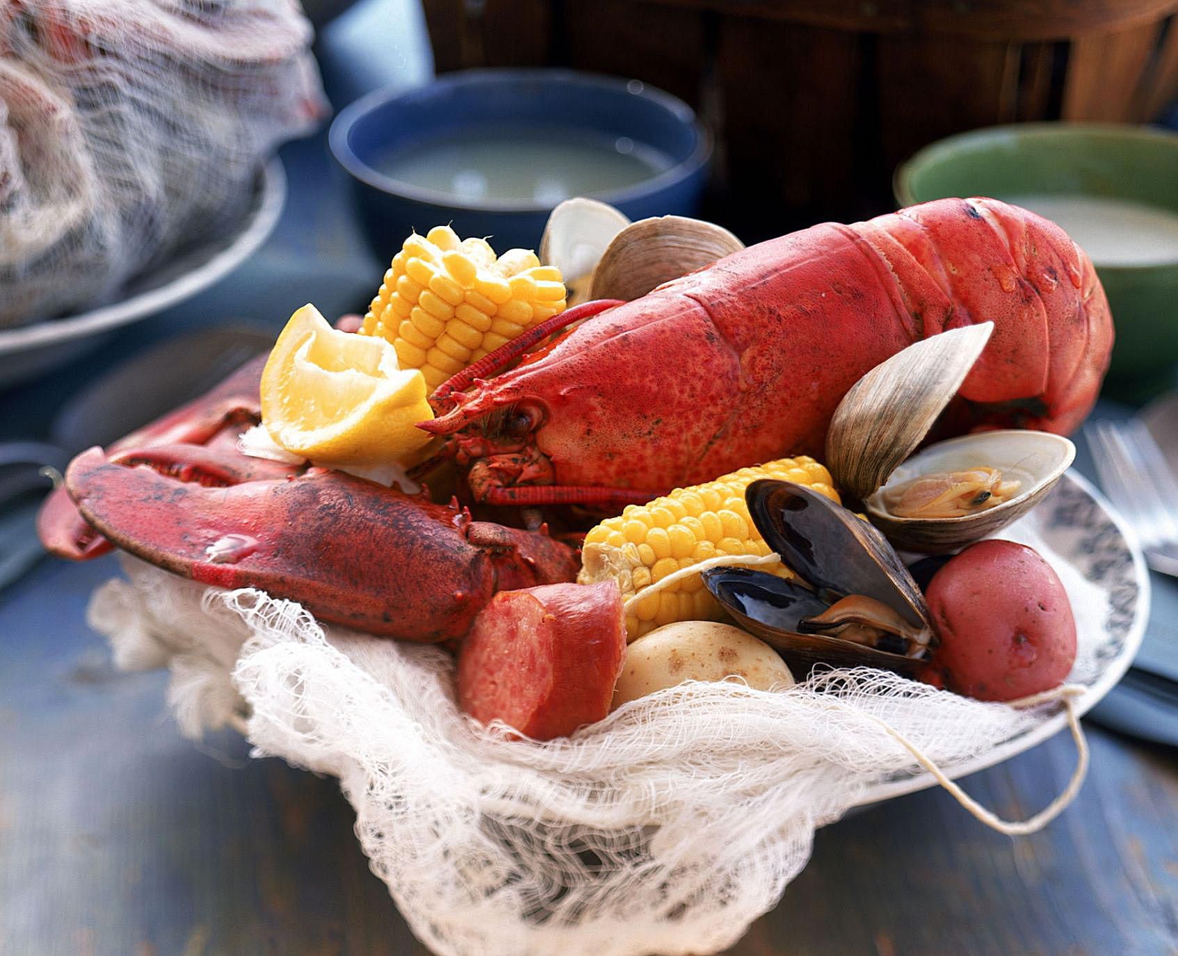 Here Are 10 Easy Steps To Host A Traditional Clambake