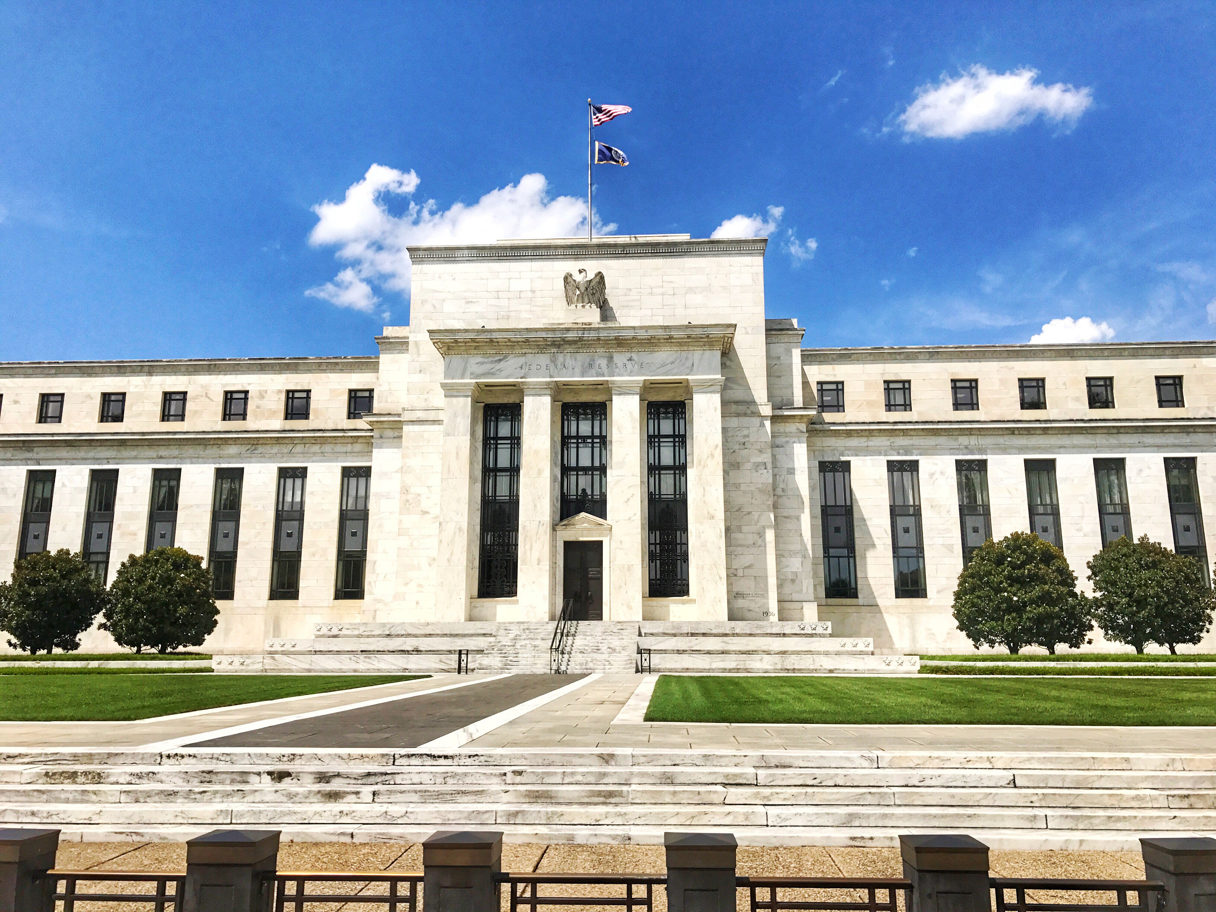 does-the-fed-control-interest-rates