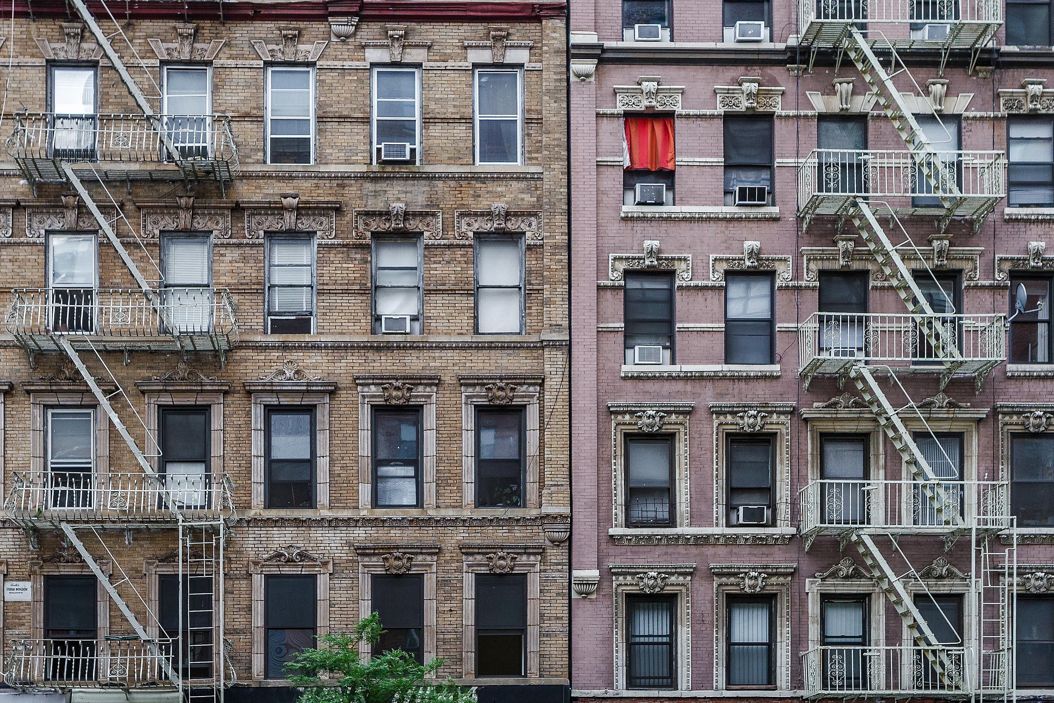 ipicture of an apartment in the city