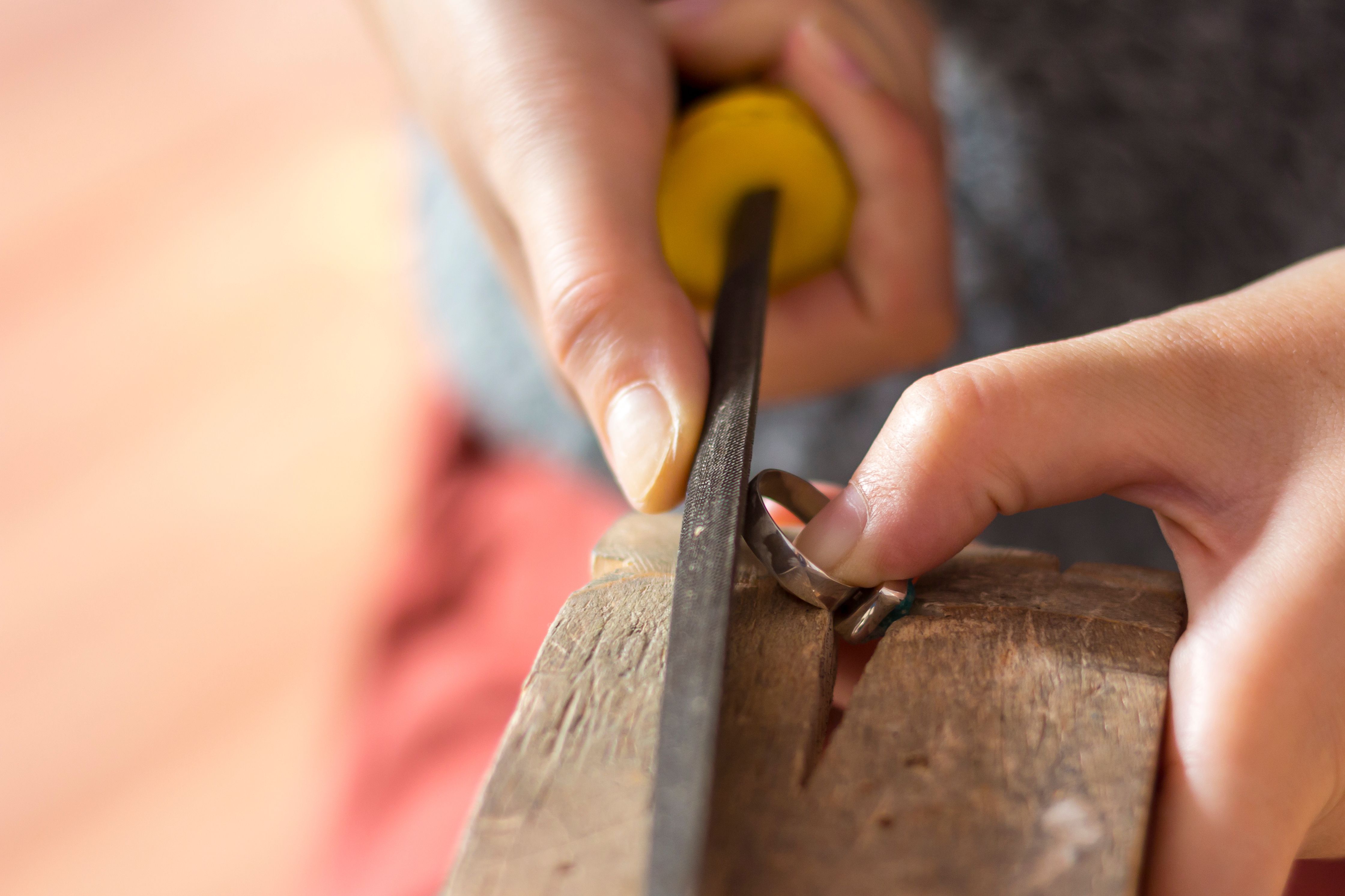 How to Use a Rock Tumbler to Polish Jewelry