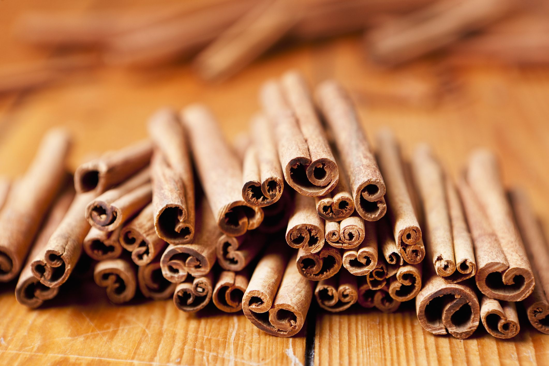 cinnamon-essential-oil-uses-benefits-side-effects